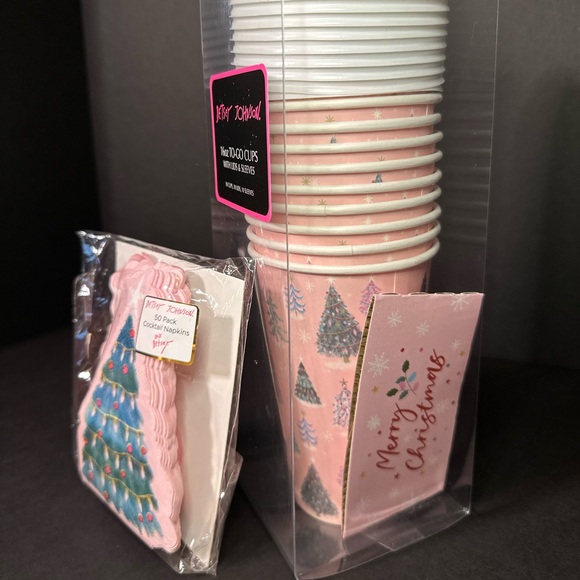 Betsey Johnson to go cups and with matching napkins 🎄 - Picture 5 of 5